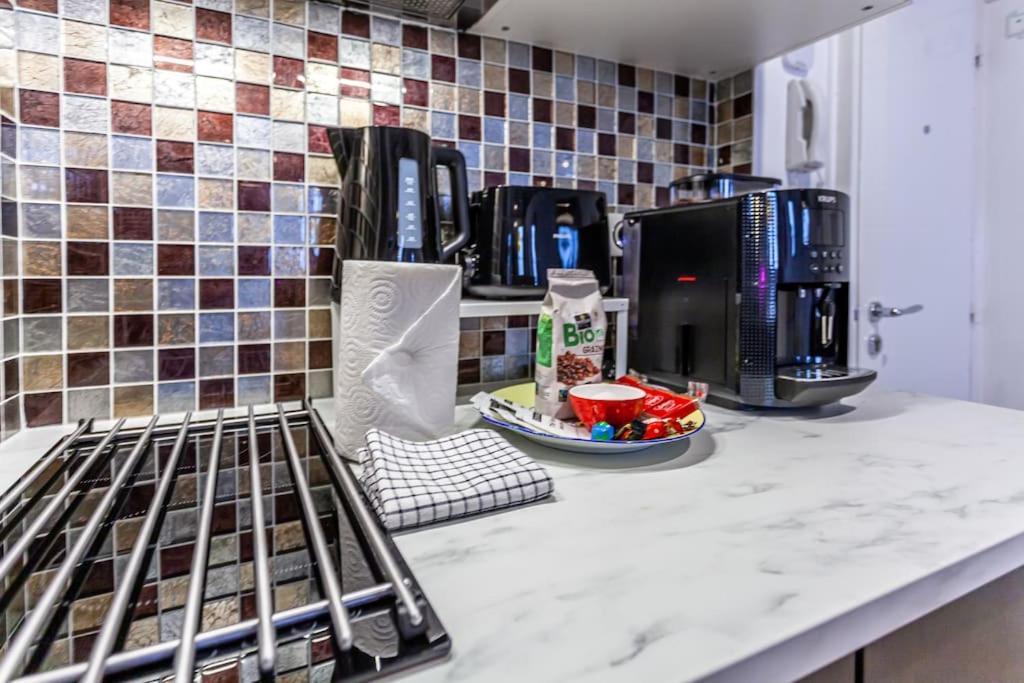 At Place Bastille Near Metro And Maris Modern Comfort In The Heart Of Parisian History Apartment *